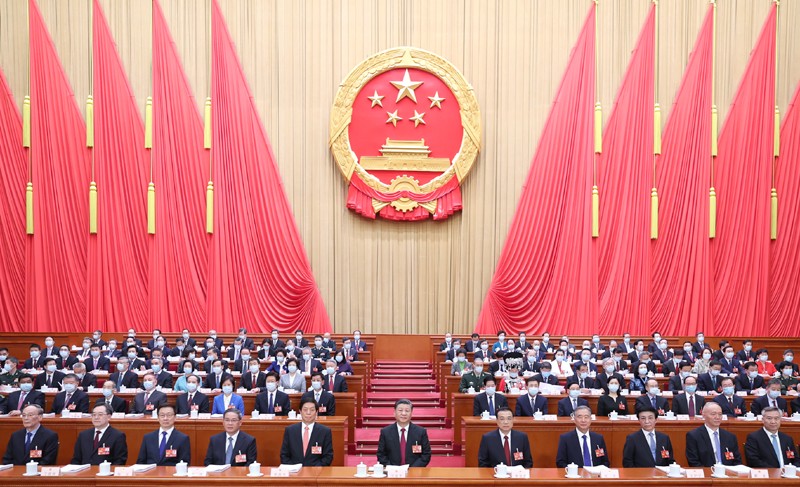 十四屆全國人大一次會(huì )議在京開(kāi)幕 習近平等在主席臺就座