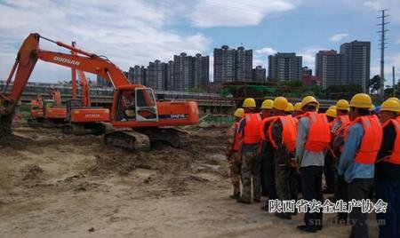 陳倉區區長(cháng)王萬(wàn)慶帶隊督查安全生產(chǎn)工作，特別強調工程機械人員要持證上崗